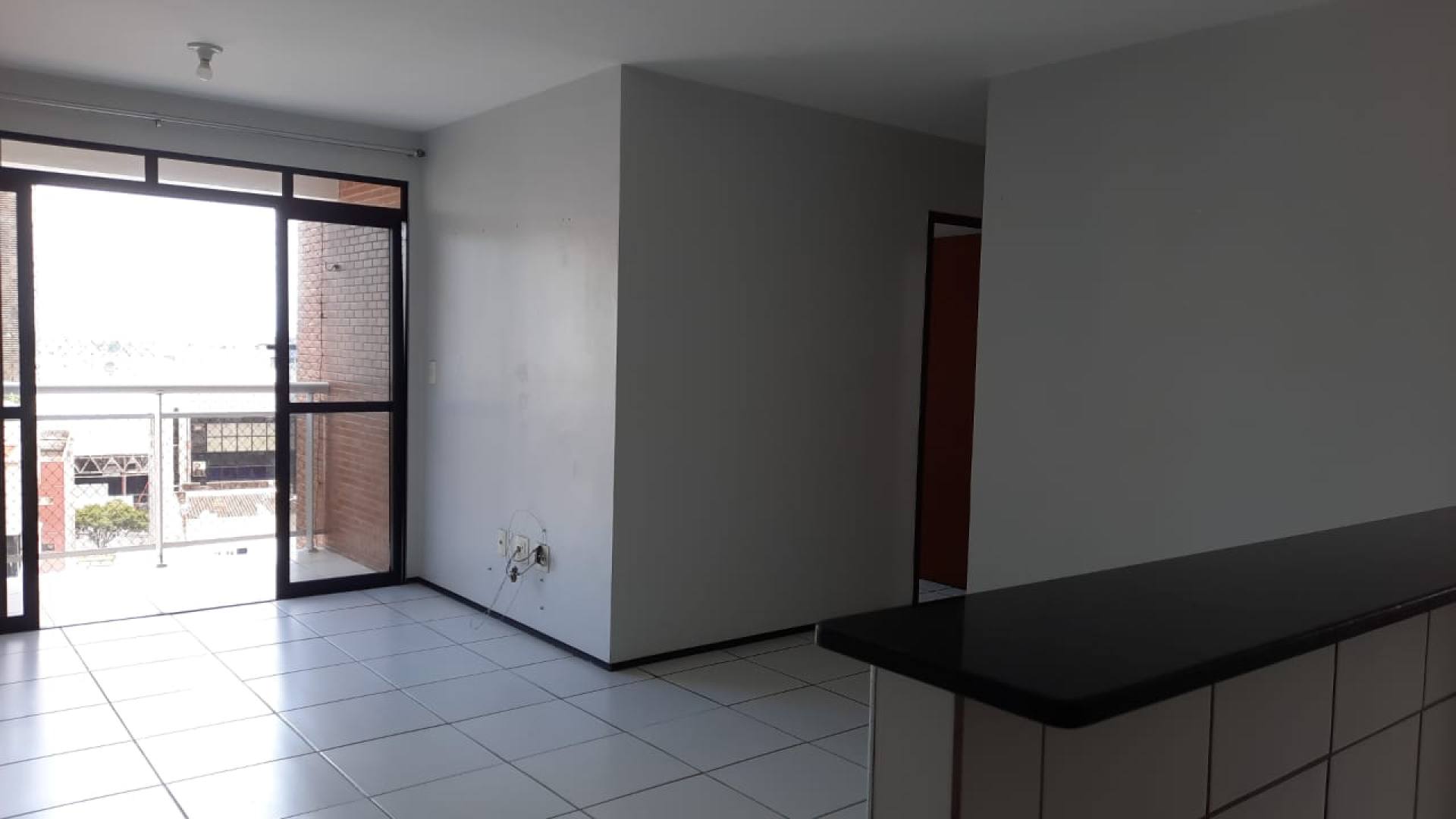 075 Alugo Apartamento 3 quartos 1 suíte 02 vagas no bairro Renascença II em São Luís