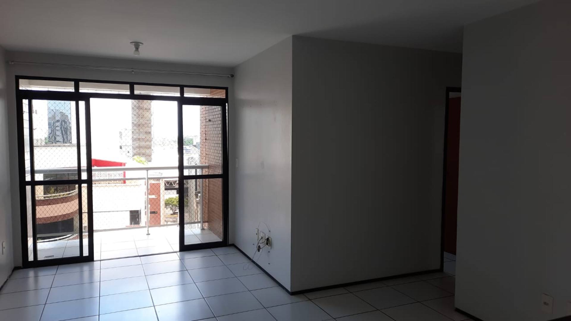 075 Alugo Apartamento 3 quartos 1 suíte 02 vagas no bairro Renascença II em São Luís