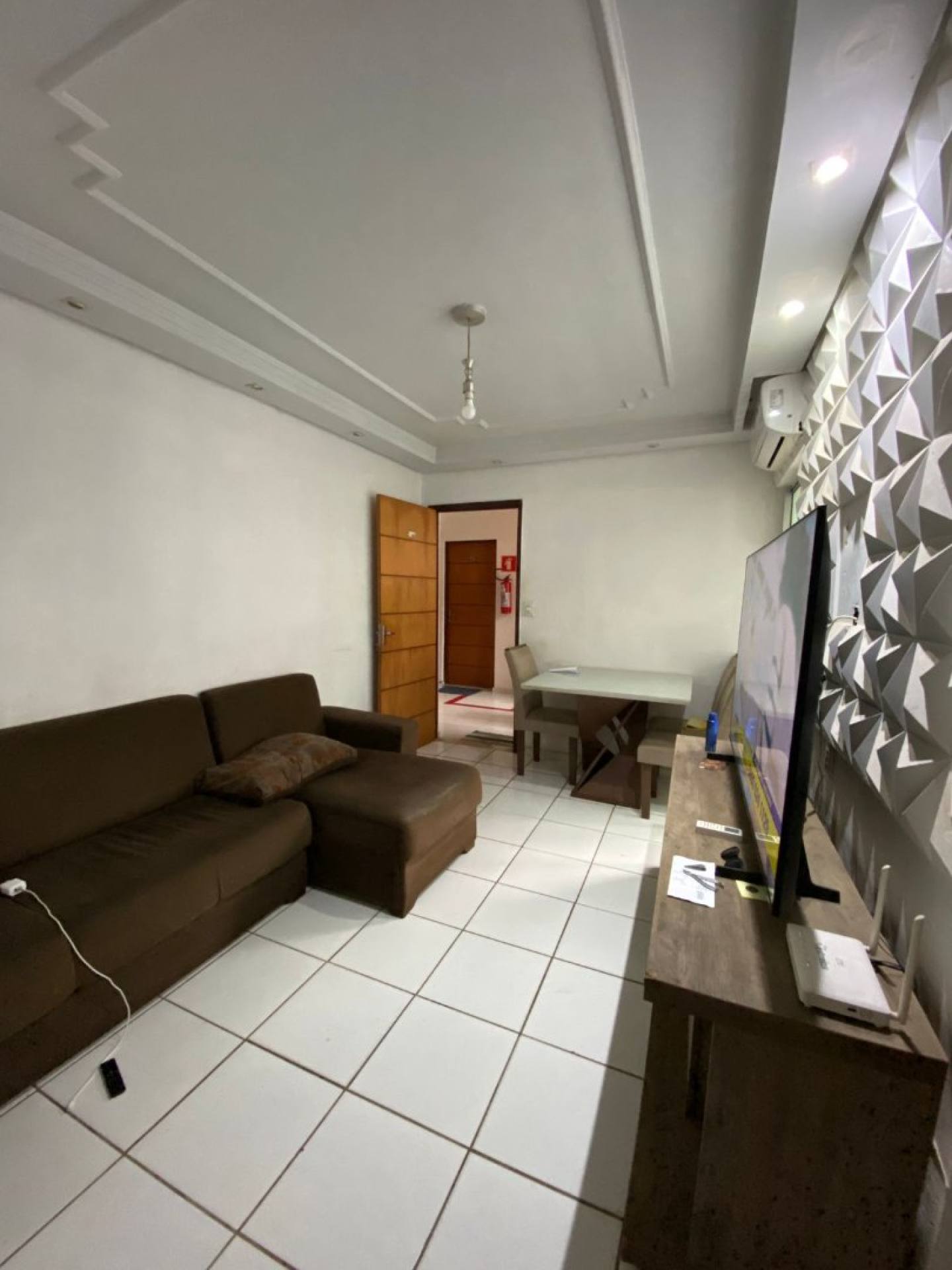 060 - Vendo Chave de Apartamento - Cond. Riviera 1 - 2 Quartos - Nascente - 2 Andar