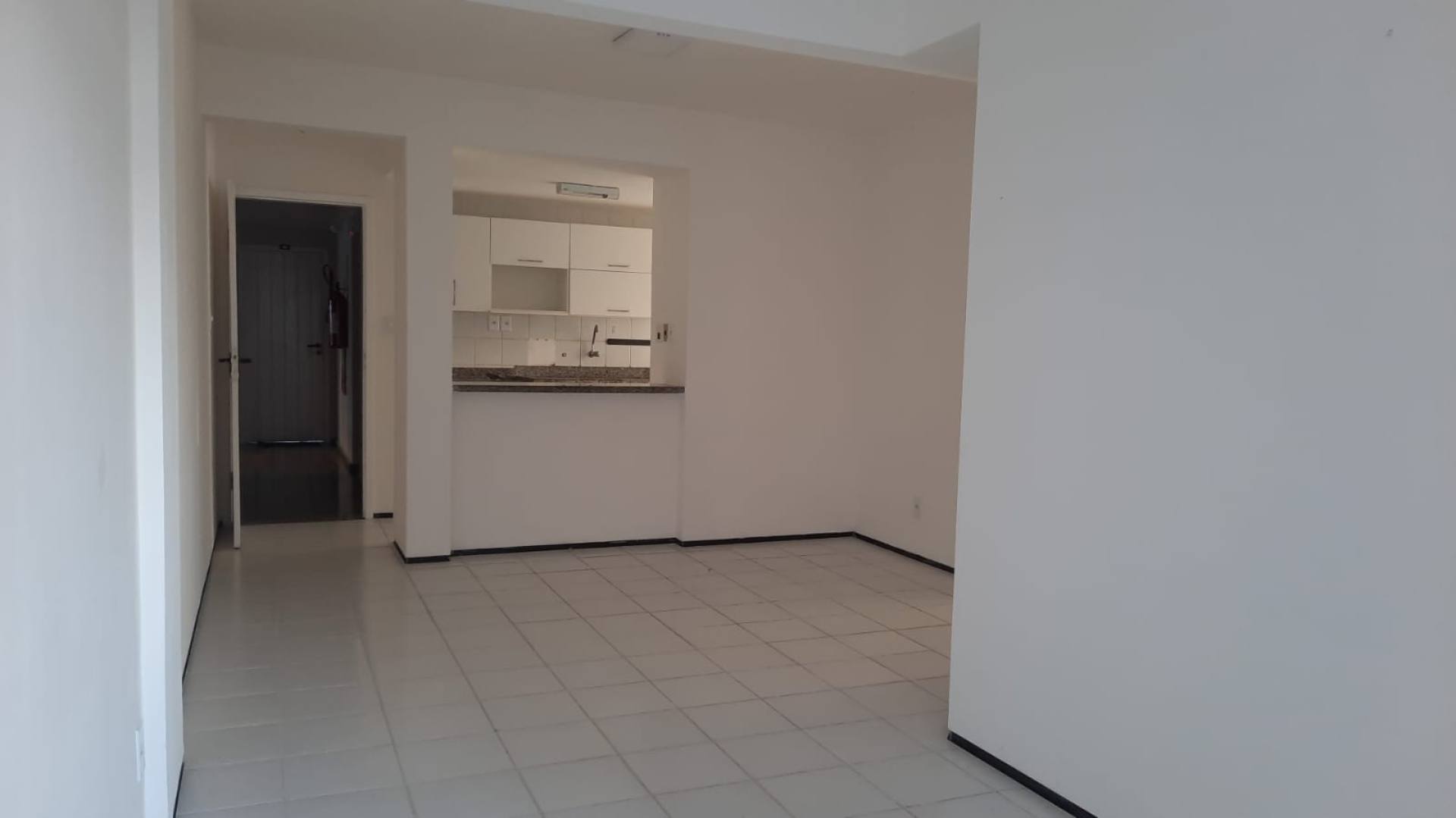 075 / Apartamento à venda com 3 quartos elevador área de lazer no bairro Renascença II em São Luís