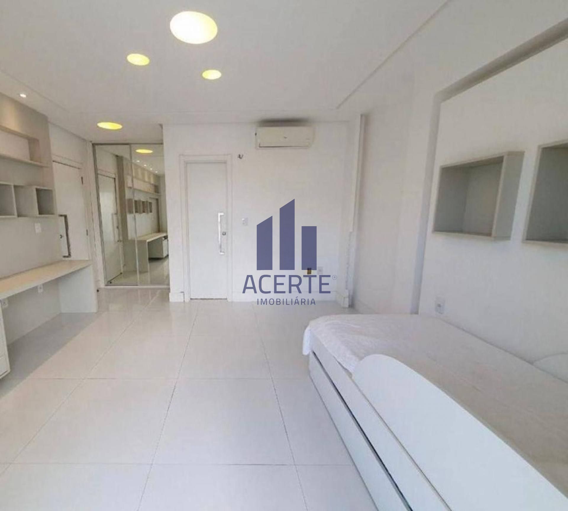 CR-Casa de Condomínio Para Vender com 4 suítes no bairro Quintas do Calhau em São Luís