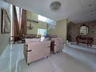 Alugo casa no Condomínio Golden Green de 600m² - 6 suítes - Olho D´agua mobiliada
