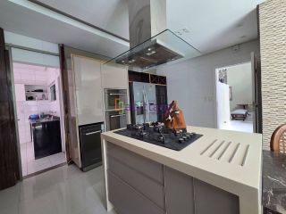Alugo casa no Condomínio Golden Green de 600m² - 6 suítes - Olho D´agua mobiliada