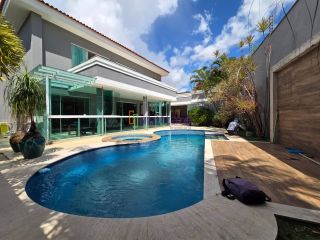 Alugo casa no Condomínio Golden Green de 600m² - 6 suítes - Olho D´agua mobiliada