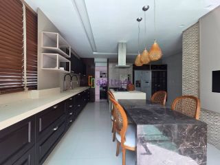 Alugo casa no Condomínio Golden Green de 600m² - 6 suítes - Olho D´agua mobiliada