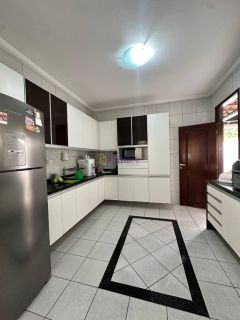 Casa de 200m² com 4 quartos (2 suítes) no Condomínio Málaga - Cohama