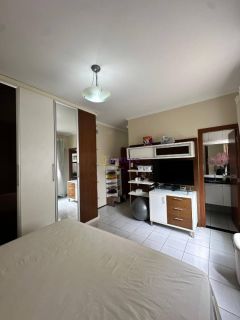 Casa de 200m² com 4 quartos (2 suítes) no Condomínio Málaga - Cohama