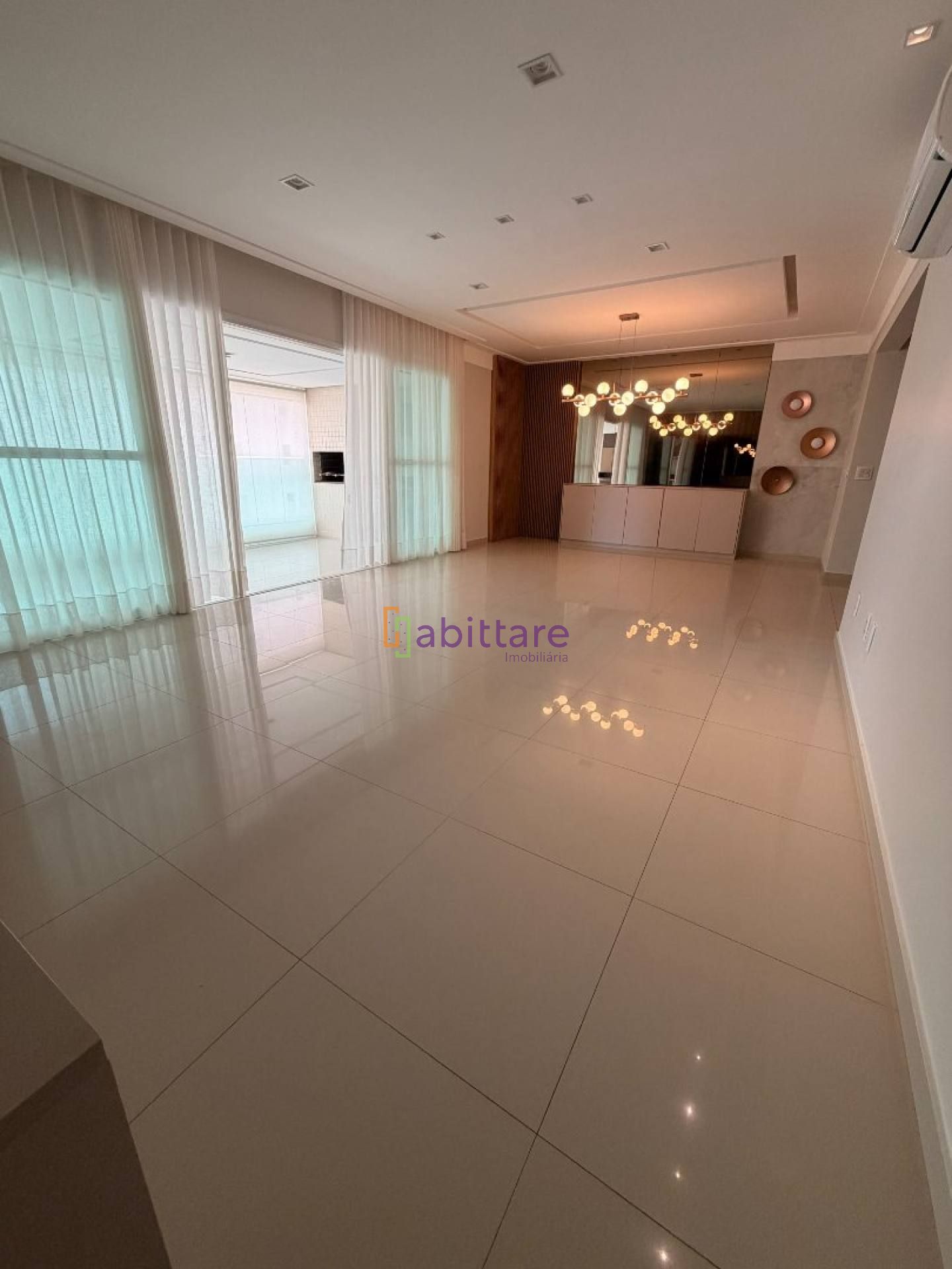 Farol da Ilha - Apartamento de 187m² com 3 suítes + escritório na Ponta D'areia