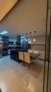 Casa duplex no Mar del Plata de 220m², 3 quartos (2 suites) e closet