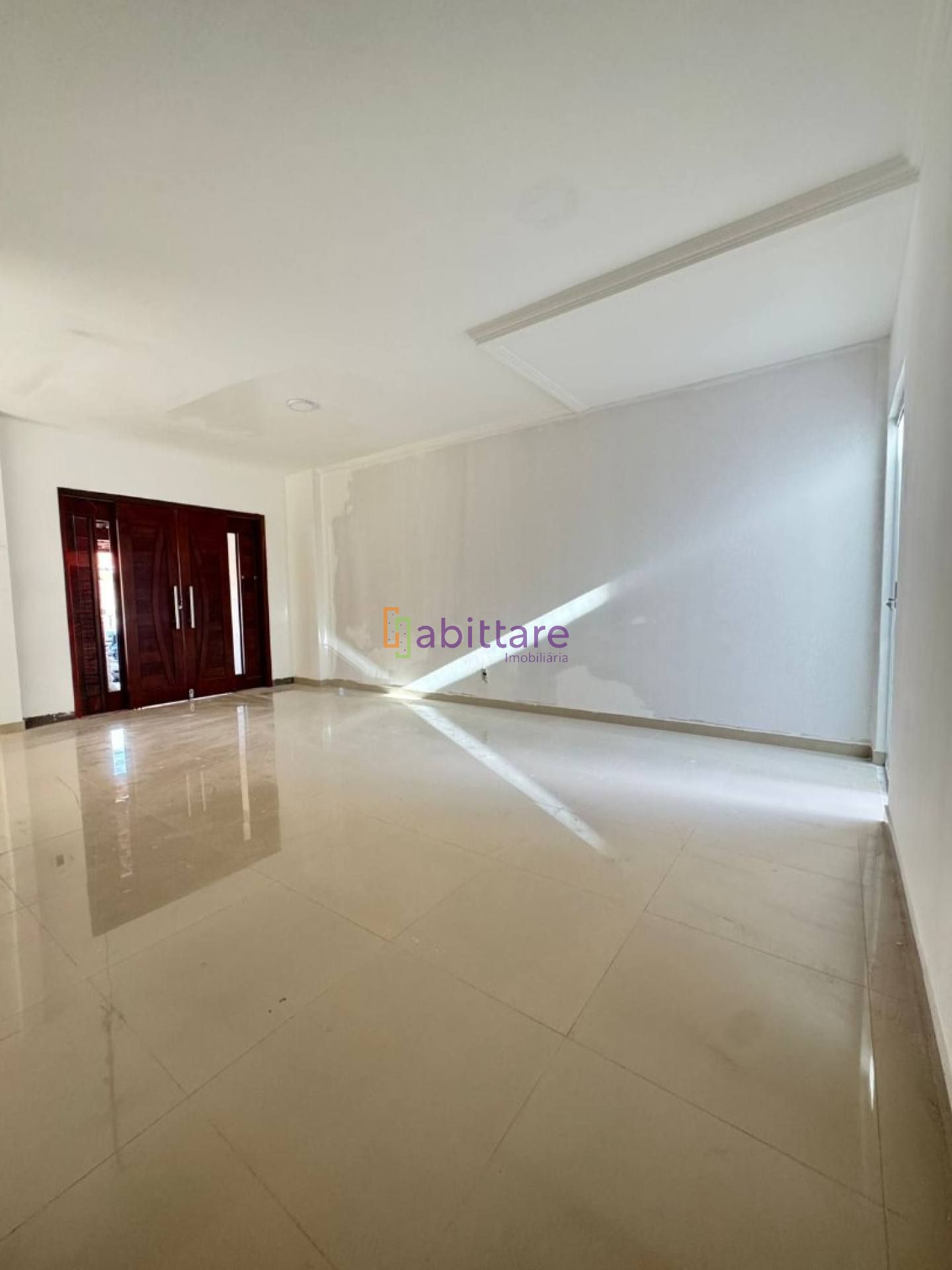 Alugo casa no Condomínio Ferrazzi com 3 quartos (2 suítes), na Rua do Aririzal