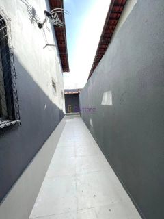 Alugo casa no Condomínio Ferrazzi com 3 quartos (2 suítes), na Rua do Aririzal