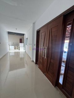 Alugo casa no Condomínio Ferrazzi com 3 quartos (2 suítes), na Rua do Aririzal