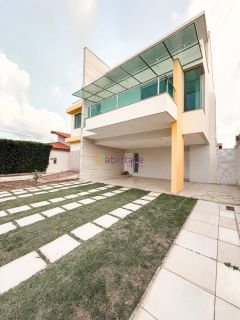 Casa triplex de 540m² de área construída com 6 suítes (1 master) no Villa Fiori