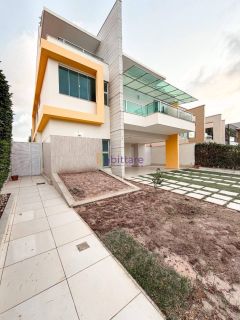 Casa triplex de 540m² de área construída com 6 suítes (1 master) no Villa Fiori