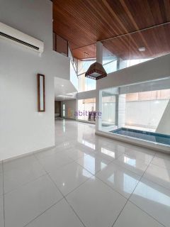 Casa triplex de 540m² de área construída com 6 suítes (1 master) no Villa Fiori