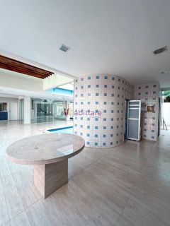 Casa triplex de 540m² de área construída com 6 suítes (1 master) no Villa Fiori