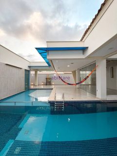 Casa triplex de 540m² de área construída com 6 suítes (1 master) no Villa Fiori