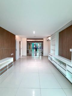 Casa triplex de 540m² de área construída com 6 suítes (1 master) no Villa Fiori