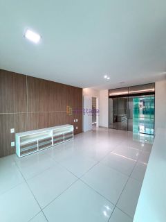 Casa triplex de 540m² de área construída com 6 suítes (1 master) no Villa Fiori