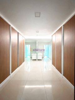 Casa triplex de 540m² de área construída com 6 suítes (1 master) no Villa Fiori