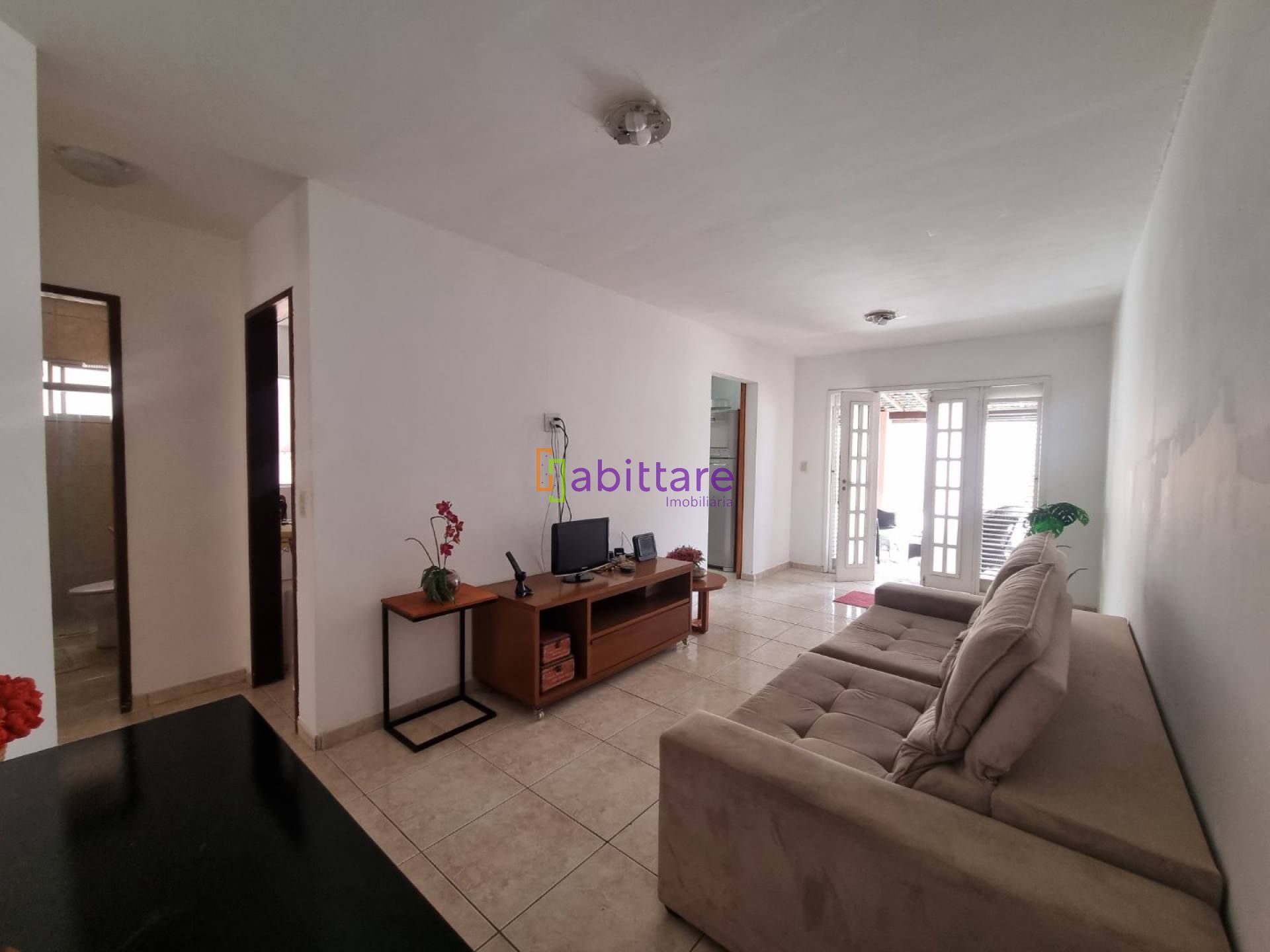 Casa em condomínio no Aririzal - 03 quartos (02 suítes).