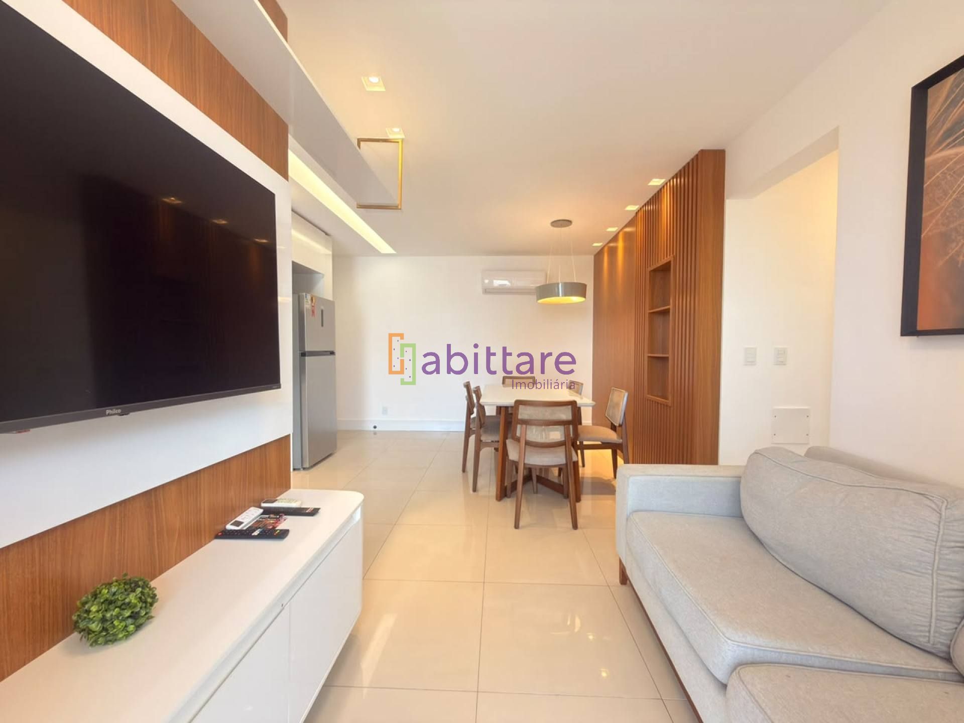 Alugo apartamento mobiliado com 2 quartos (1 suíte) no Pleno Residencial