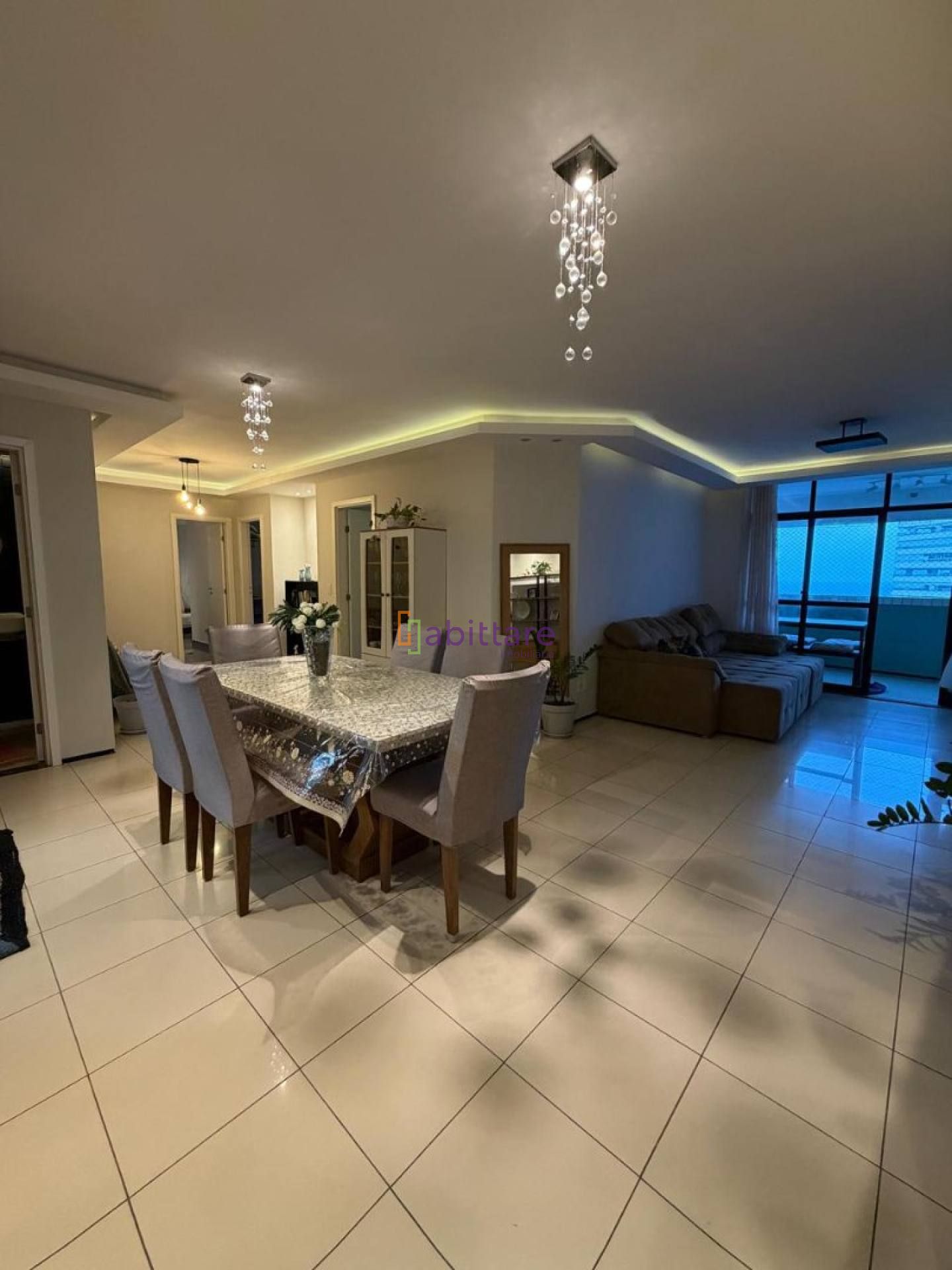 Apartamento de 162m² com 4 quartos (3 suítes) no Condomínio Toscana