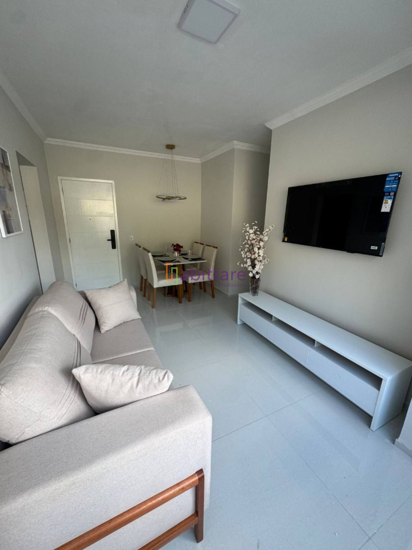 Apartamento de 57m² com 2 quartos (1 suíte) no Village das Palmeiras III - Av Mário Andreazza