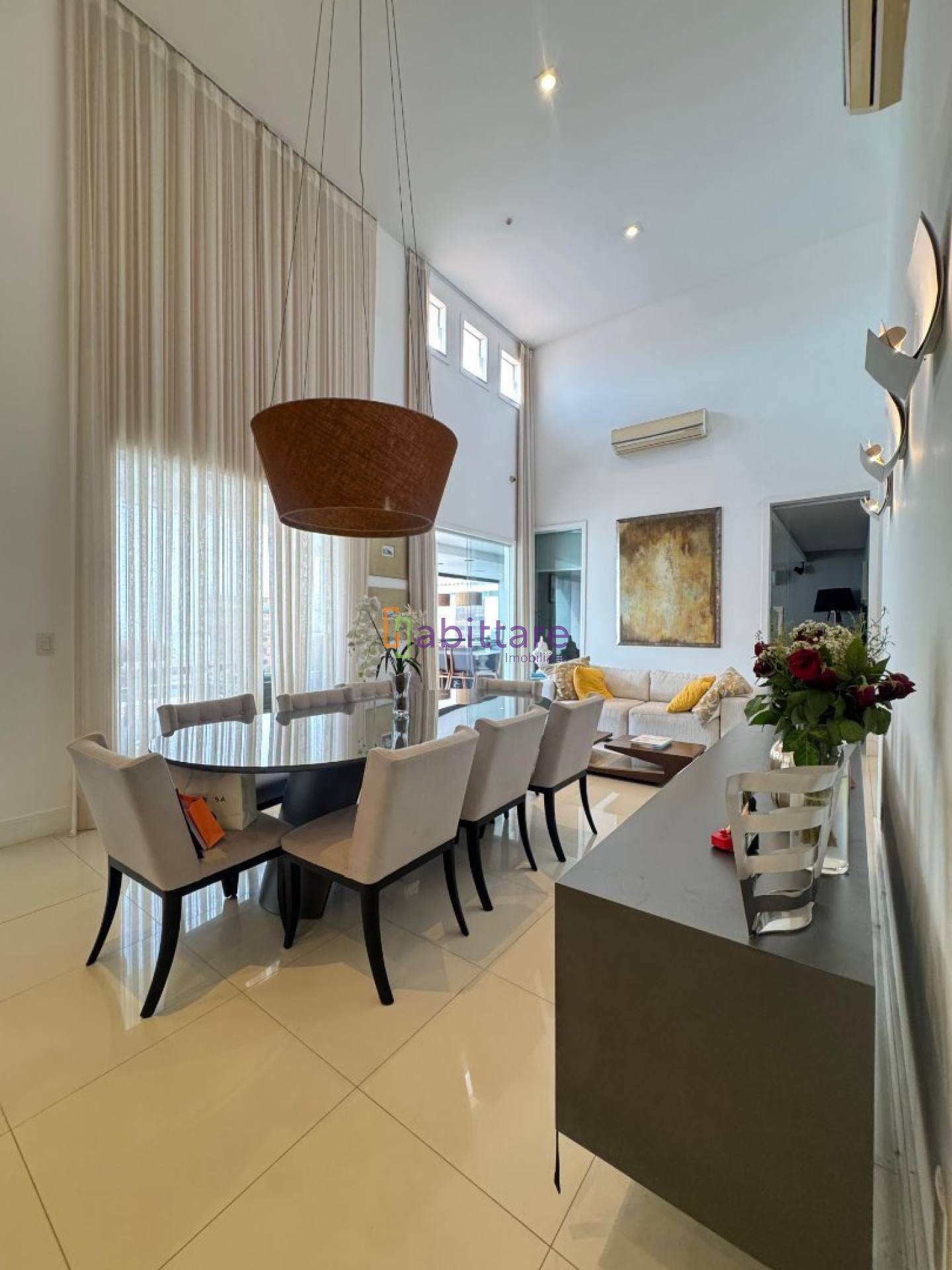 Casa de Condomínio Interlagos com 03 suítes, área de lazer privativa, na Av Mário Andreazza