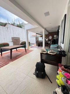 Casa de Condomínio Interlagos com 03 suítes, área de lazer privativa, na Av Mário Andreazza