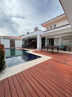 Casa de Condomínio Interlagos com 03 suítes, área de lazer privativa, na Av Mário Andreazza