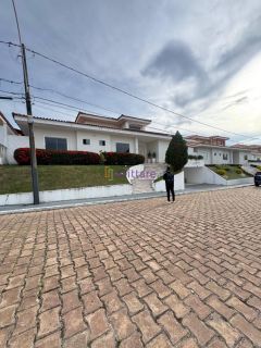 Casa de Condomínio Interlagos com 03 suítes, área de lazer privativa, na Av Mário Andreazza