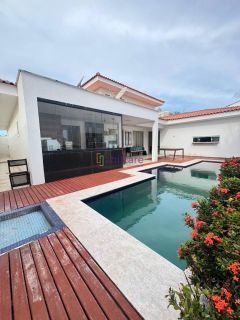 Casa de Condomínio Interlagos com 03 suítes, área de lazer privativa, na Av Mário Andreazza