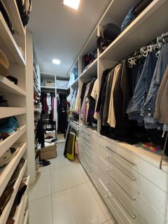 Casa de Condomínio Interlagos com 03 suítes, área de lazer privativa, na Av Mário Andreazza