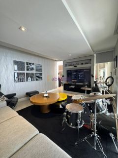 Casa de Condomínio Interlagos com 03 suítes, área de lazer privativa, na Av Mário Andreazza