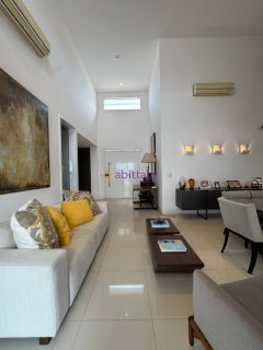 Casa de Condomínio Interlagos com 03 suítes, área de lazer privativa, na Av Mário Andreazza