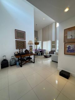 Casa de Condomínio Interlagos com 03 suítes, área de lazer privativa, na Av Mário Andreazza