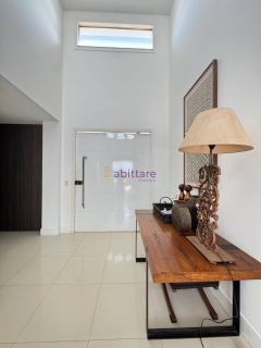 Casa de Condomínio Interlagos com 03 suítes, área de lazer privativa, na Av Mário Andreazza