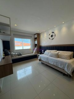 Casa de Condomínio Interlagos com 03 suítes, área de lazer privativa, na Av Mário Andreazza