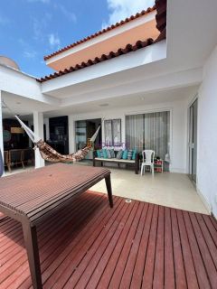 Casa de Condomínio Interlagos com 03 suítes, área de lazer privativa, na Av Mário Andreazza