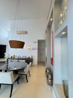 Casa de Condomínio Interlagos com 03 suítes, área de lazer privativa, na Av Mário Andreazza