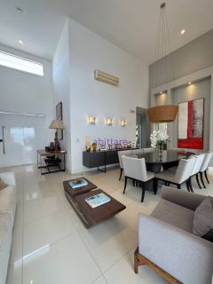 Casa de Condomínio Interlagos com 03 suítes, área de lazer privativa, na Av Mário Andreazza