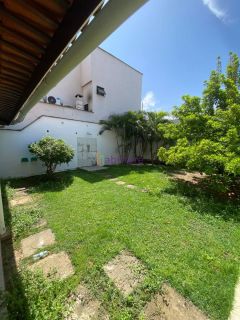 Alugo casa no Cond. Andorra - 4 quartos (3 suítes) com excelente quintal