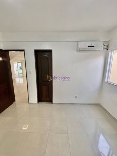 Alugo casa no Cond. Andorra - 4 quartos (3 suítes) com excelente quintal