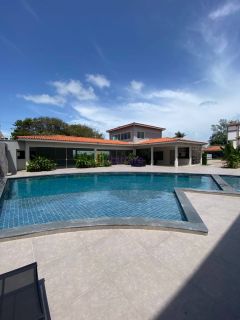 Alugo casa no Cond. Andorra - 4 quartos (3 suítes) com excelente quintal