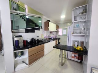 Condomínio Athenas - Casa de 250m² com 4 suítes + Área gourmet e energia solar