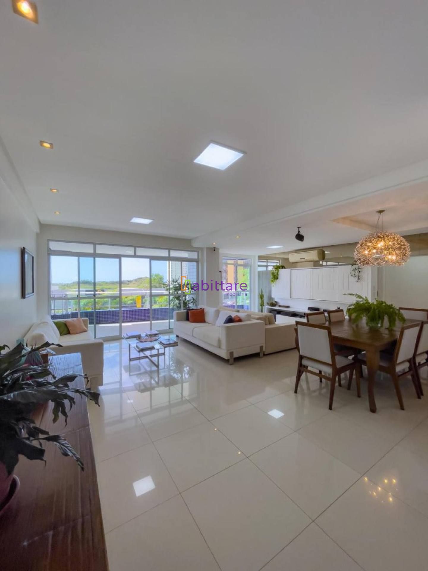 Apartamento de 178m² no Edifício Zefirus com 3 suítes + DCE