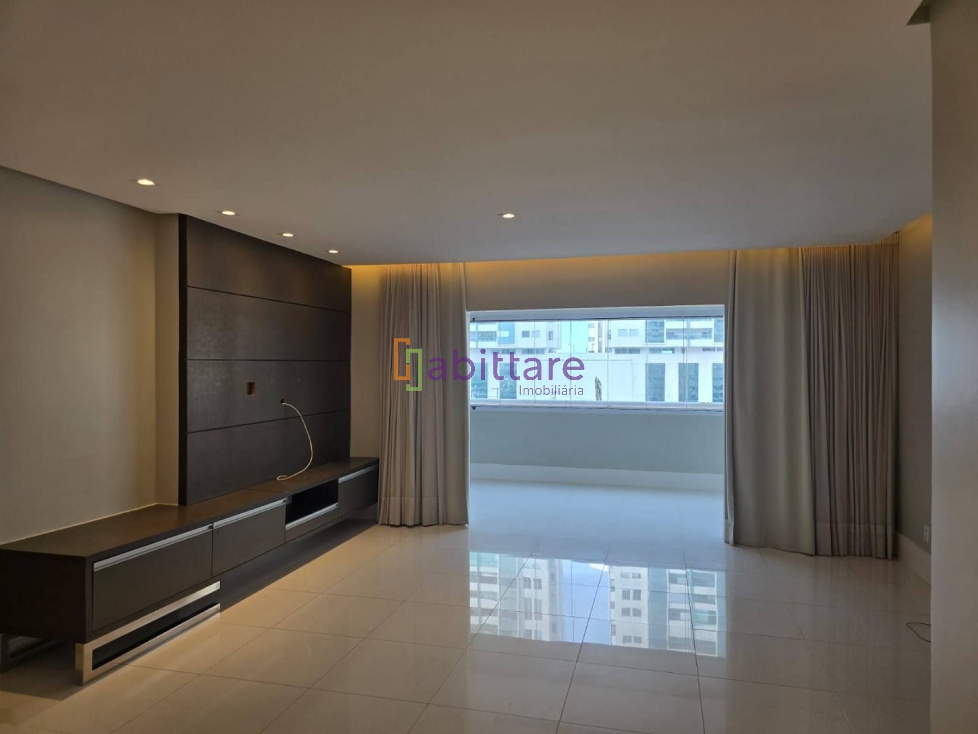 Apto no Condomínio Maison Monet, 274m² com 3 quartos (2 suítes)  - Ponta do Farol