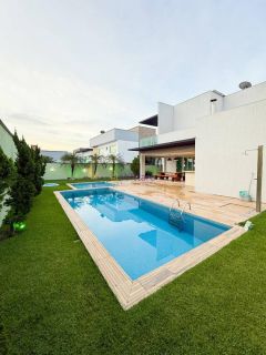 Alugo casa mobiliada no Alphaville  - Fino acabamento e com 4 suítes