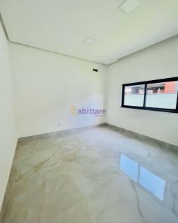 Casa no Condomínio Alphaville de 360m² com 4 quartos (3 suítes) + espaço gourmet com piscina